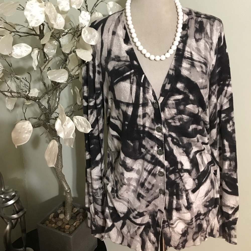 Vera Wang Black and White Abstract Print Button Cardigan